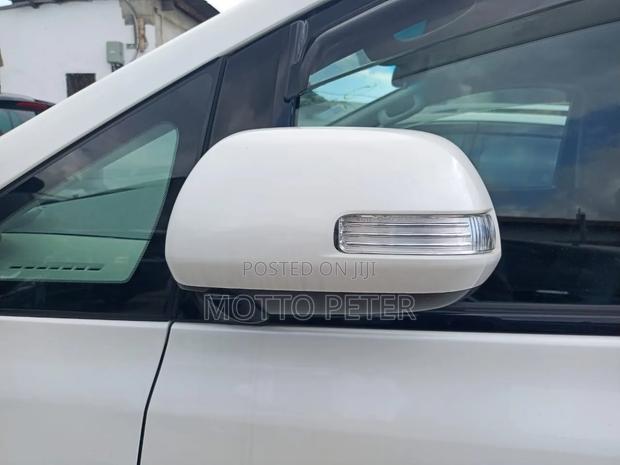 Toyota Vellfire 2009 White