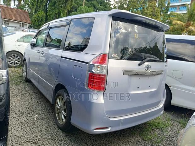 Toyota Noah 2007 Blue