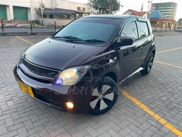 Toyota IST 2006 Maroon