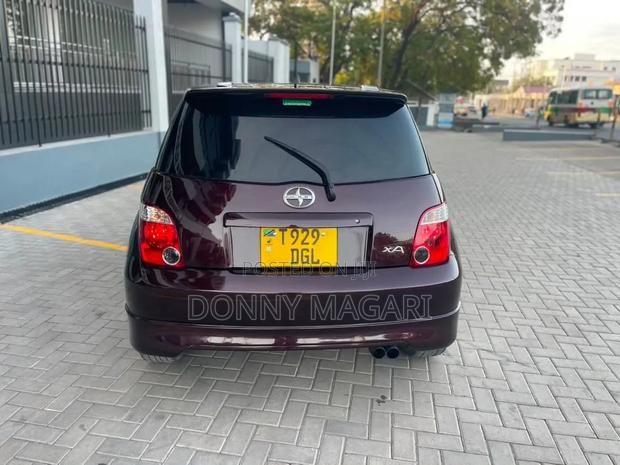 Toyota IST 2006 Maroon