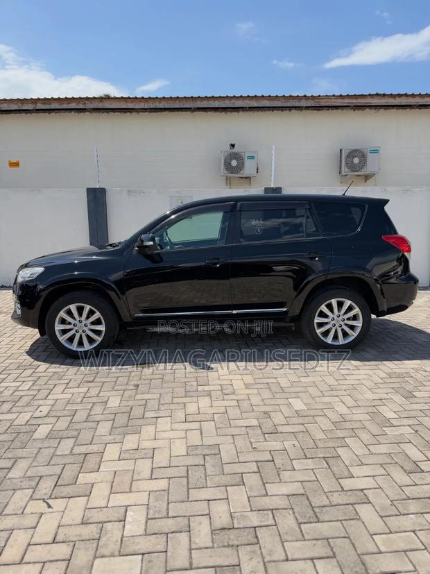 Toyota Vanguard 2010 Black