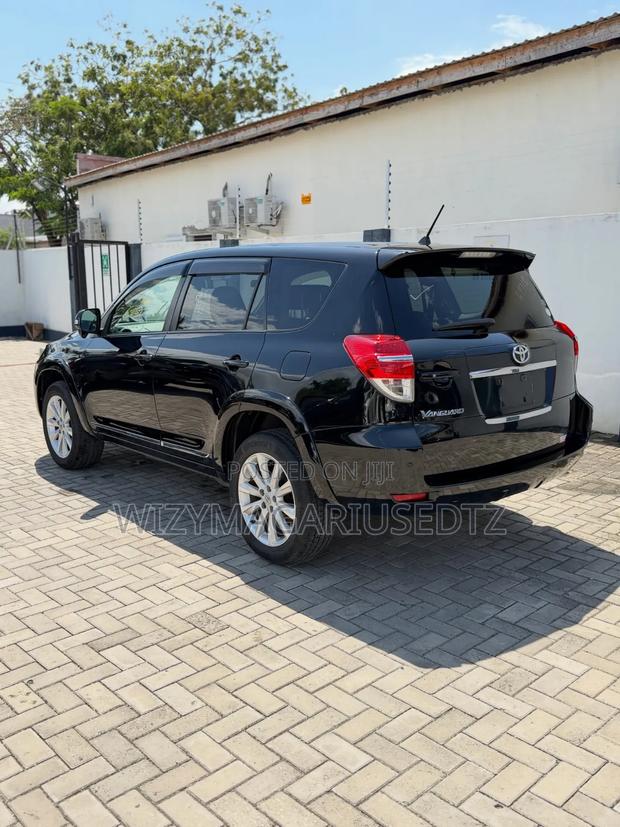 Toyota Vanguard 2010 Black
