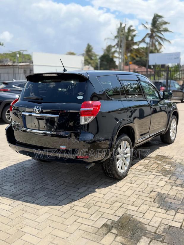 Toyota Vanguard 2010 Black