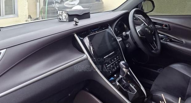 Toyota Harrier 2.0 2015 White