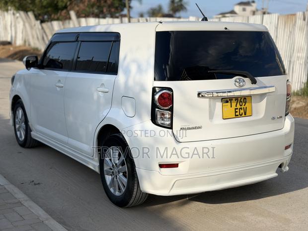 Toyota Corolla Rumion 2010 White
