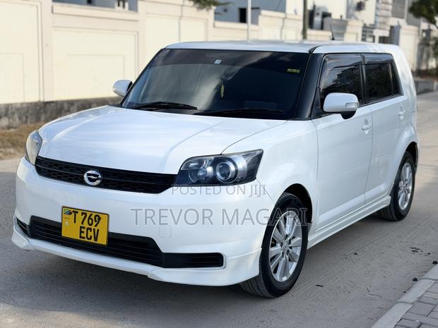 Toyota Corolla Rumion 2010 White