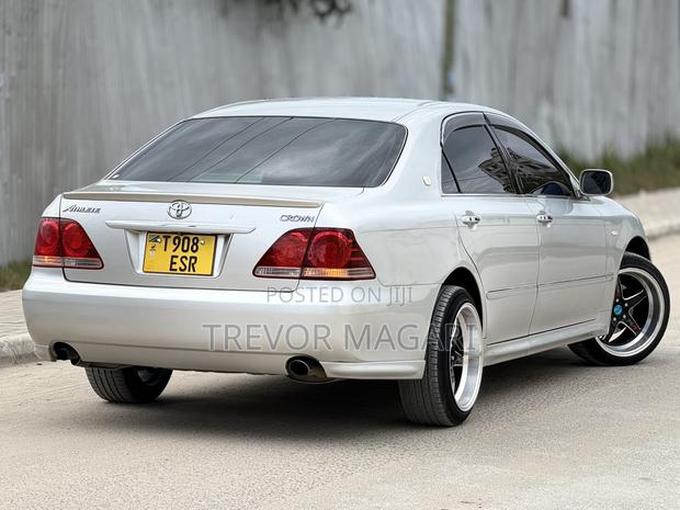 Toyota Crown Royale 2005 Silver