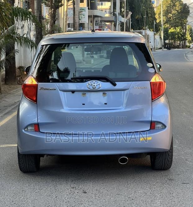 Toyota Ractis 2010 Blue