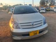 Toyota IST 2005 Gold for sale