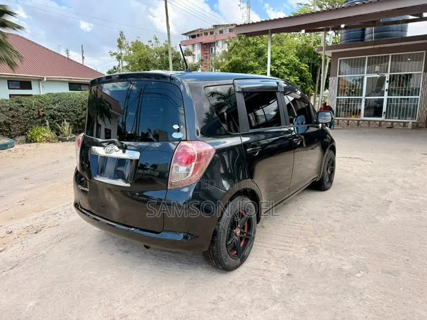Toyota Ractis 2009 Black