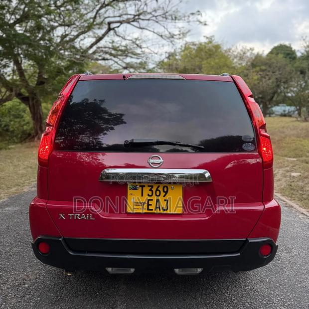 Nissan X-Trail 2010 Red