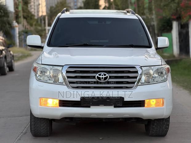 Toyota Land Cruiser 2011 White
