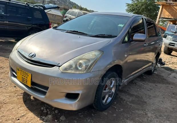 Toyota Wish 2004 Beige