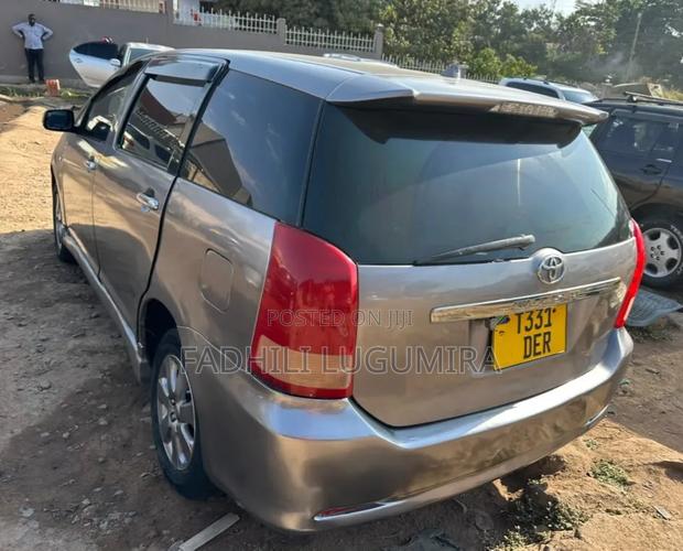 Toyota Wish 2004 Beige