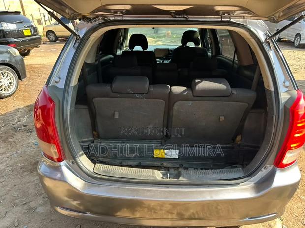 Toyota Wish 2004 Beige