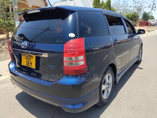 Toyota Wish 2005 Blue