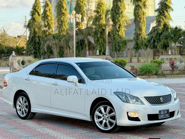 Toyota Crown 2009 White