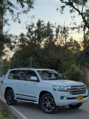 Toyota Land Cruiser 2015 Off white for sale