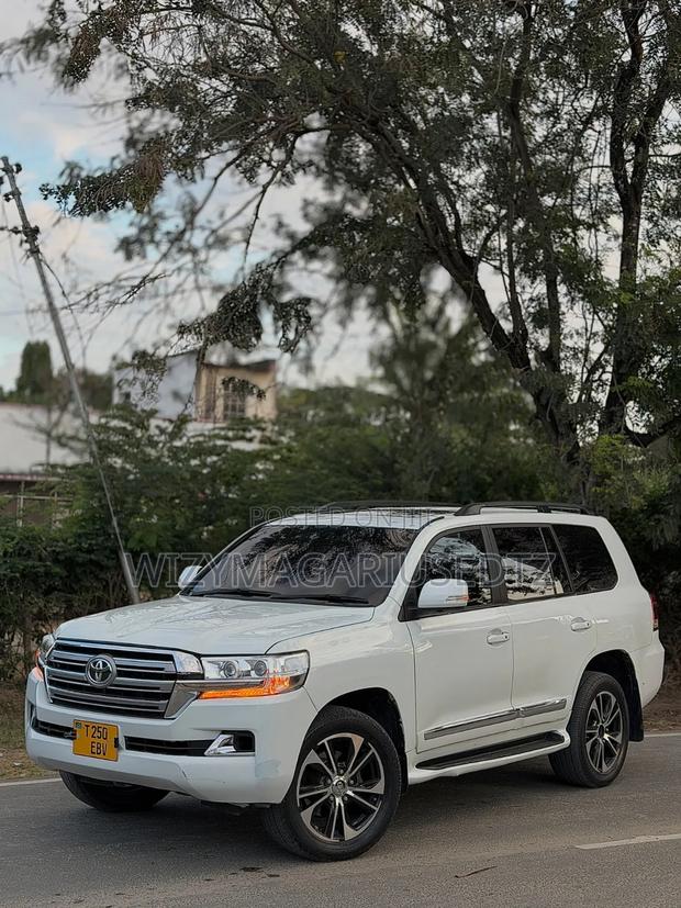 Toyota Land Cruiser 2015 Off white