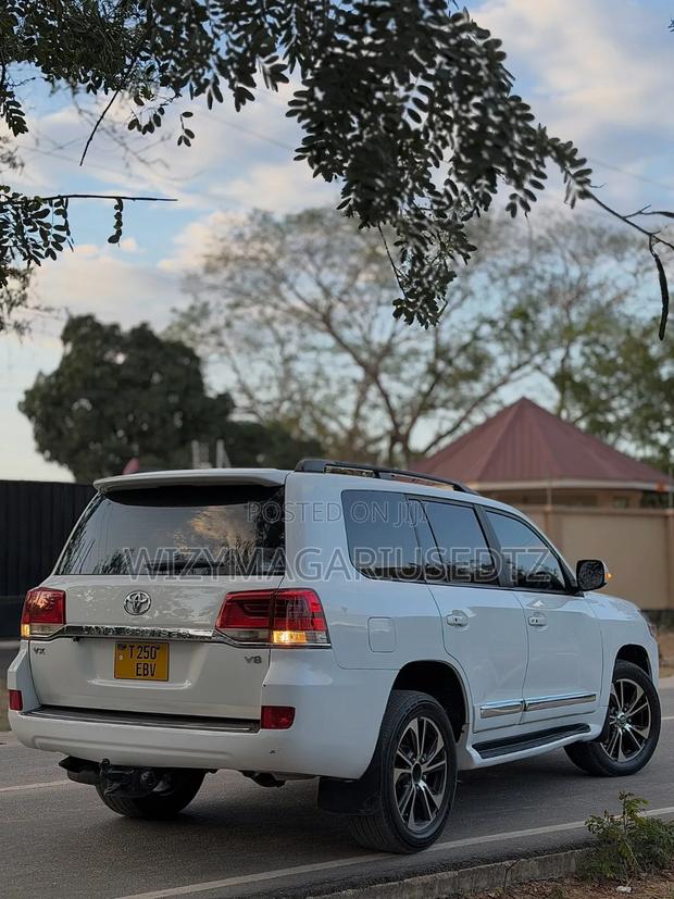 Toyota Land Cruiser 2015 Off white