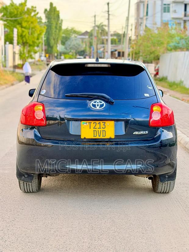 Toyota Auris 2010 Black
