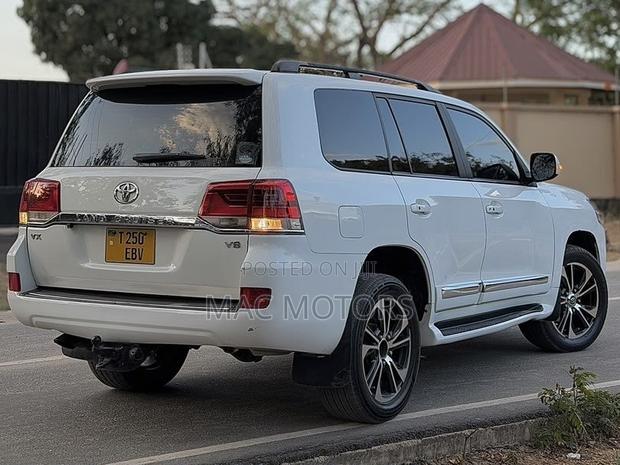 Toyota Land Cruiser 2014 White