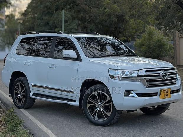 Toyota Land Cruiser 2014 White