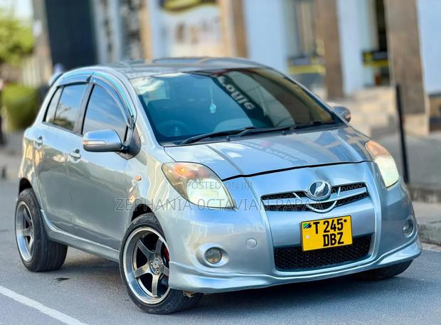 Toyota Vitz 2006 Silver