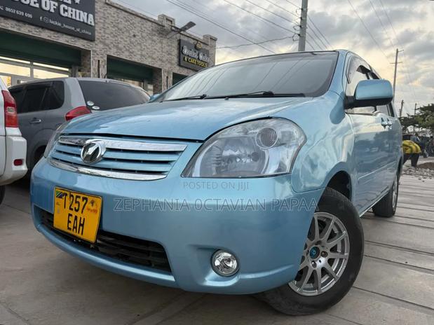 Toyota Raum 2004 Blue