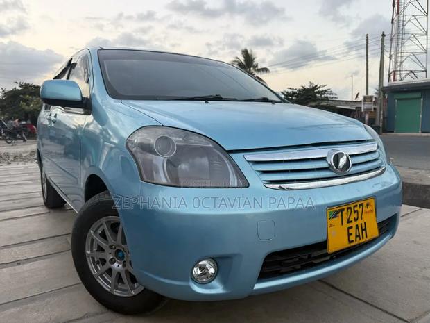 Toyota Raum 2004 Blue