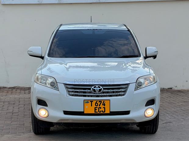 Toyota Vanguard 2009 White