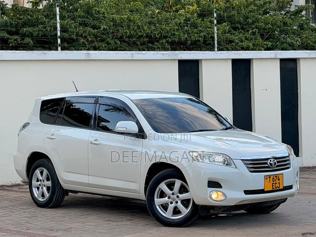 Toyota Vanguard 2009 White