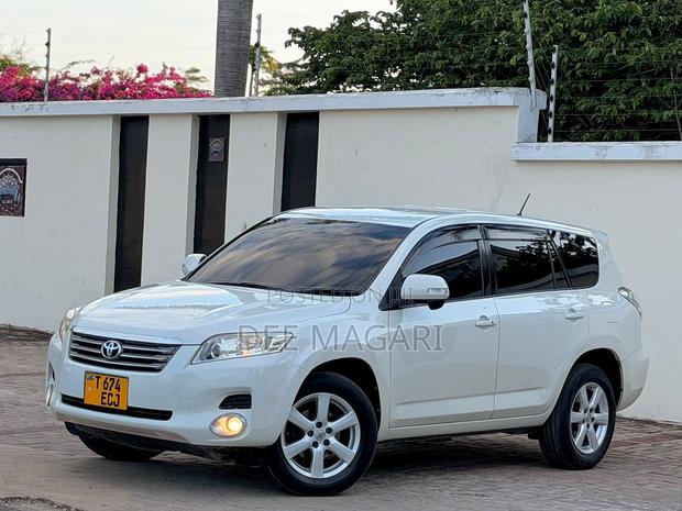 Toyota Vanguard 2009 White