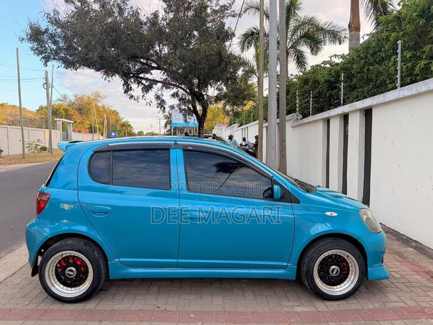 Toyota Vitz 2003 Blue