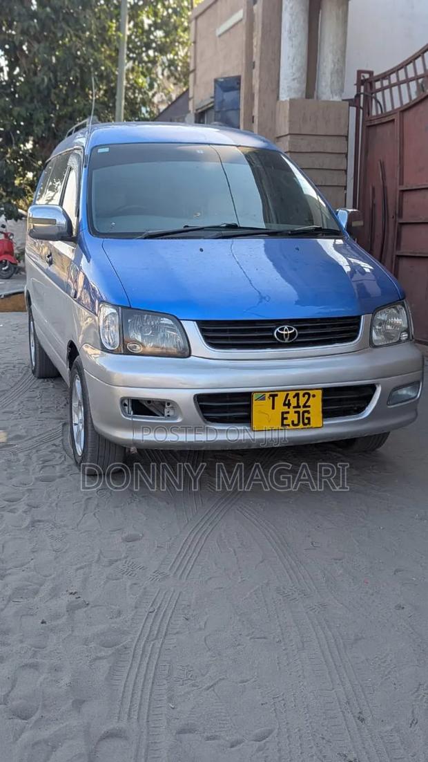 Toyota Noah 2.0 AWD (8 Seater) 2001 Blue
