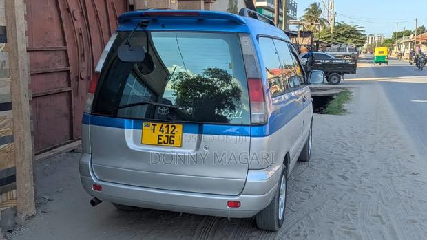 Toyota Noah 2.0 AWD (8 Seater) 2001 Blue