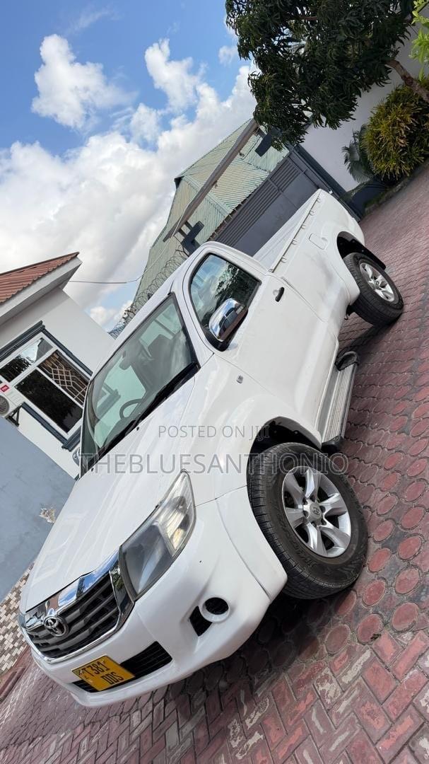 Toyota Hilux 2012 Pearl