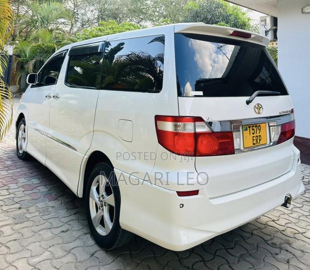 Toyota Alphard 2.4 Petrol FWD 2005 White