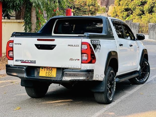 Toyota Hilux 2024 White
