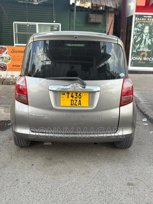 Toyota Ractis 2006 Gray
