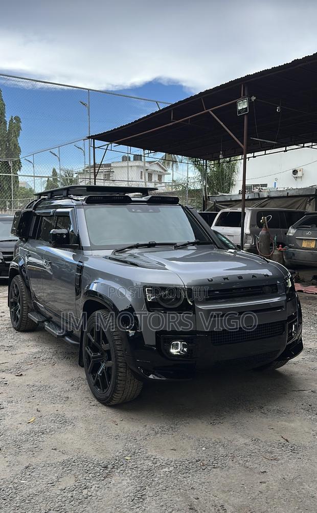 Land Rover Defender 2025 Gray