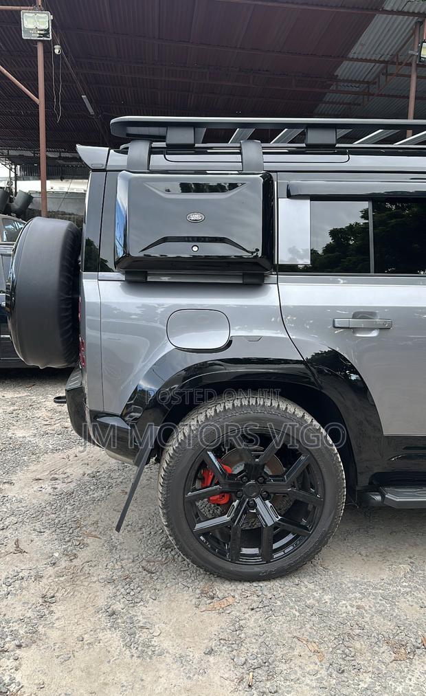 Land Rover Defender 2025 Gray