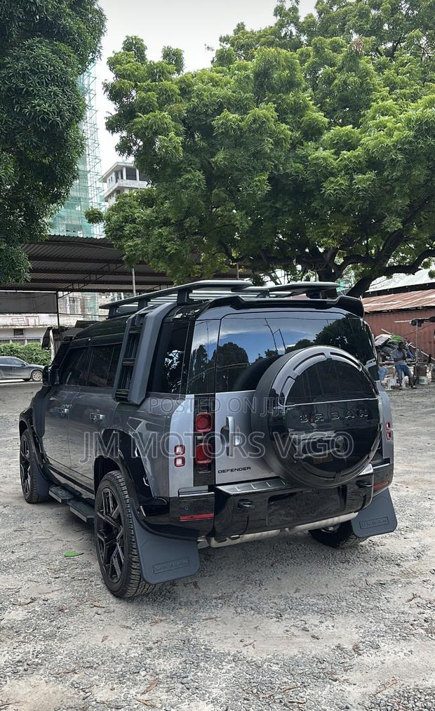 Land Rover Defender 2025 Gray