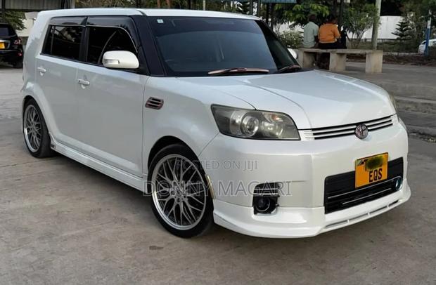 Toyota Corolla Rumion Hatchback 1.5 FWD 2010 White