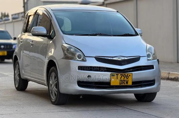 Toyota Ractis 2007 Gray
