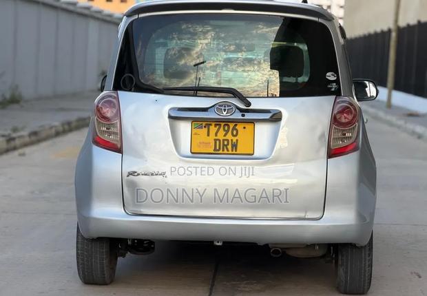 Toyota Ractis 2007 Gray
