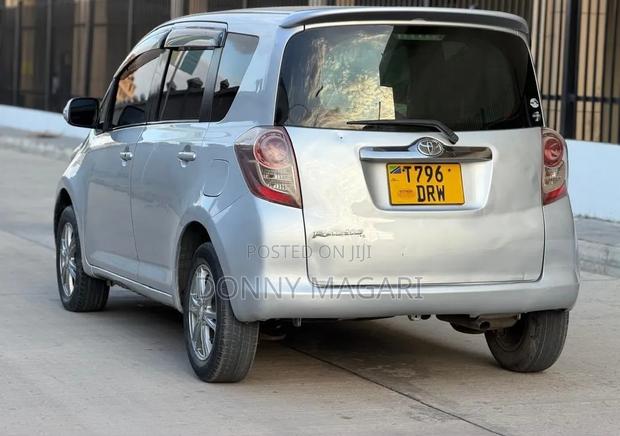 Toyota Ractis 2007 Gray