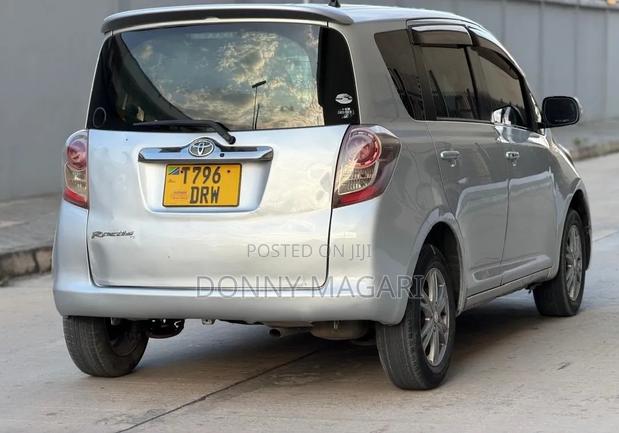 Toyota Ractis 2007 Gray