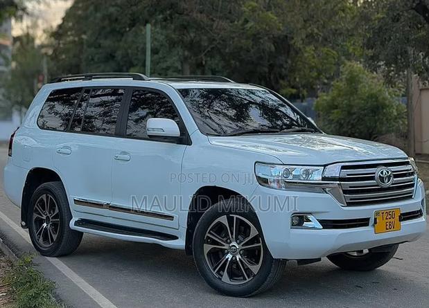 Toyota Land Cruiser 2014 White