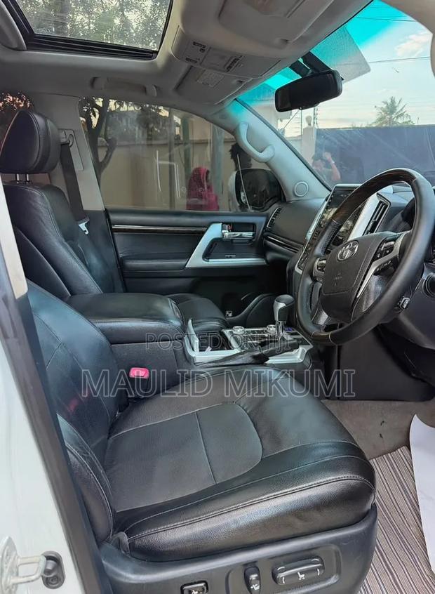 Toyota Land Cruiser 2014 White